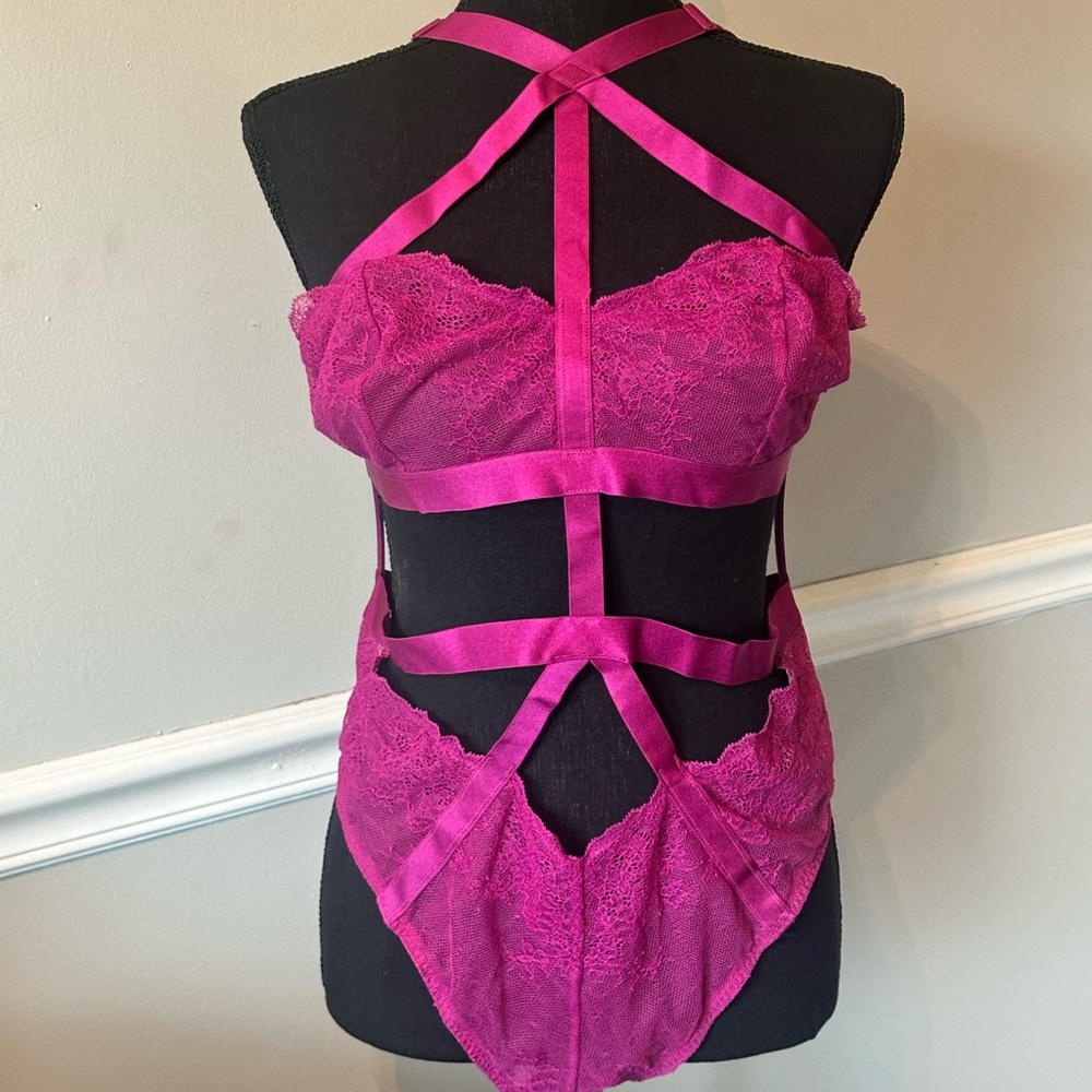 Victoria’s Secret Elegant Lace Strappy Lingerie Set NWT XL